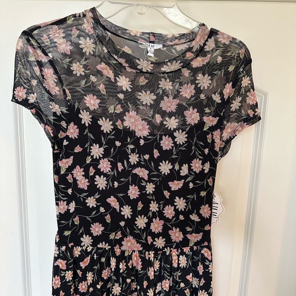 A.U.W - BNWT - Adorable Floral Netting Style Dress - Never worn! - Picture 2 of 7